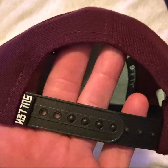 Sullen New Era SnapBack hat - Picture 6 of 7